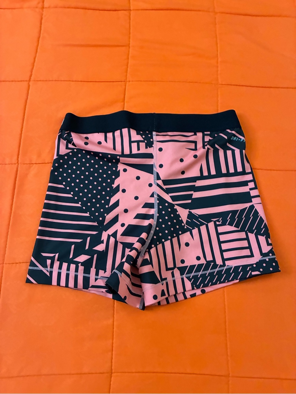 Nike Pro Shorts Womens Large Pink Sportswear Gym & Running Casual - Picture 2 of 5
